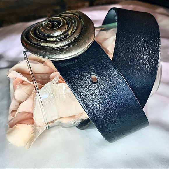 ❌SOLD ❌ Vintage Black Leather Belt Silver Buckle - Picture 6 of 8